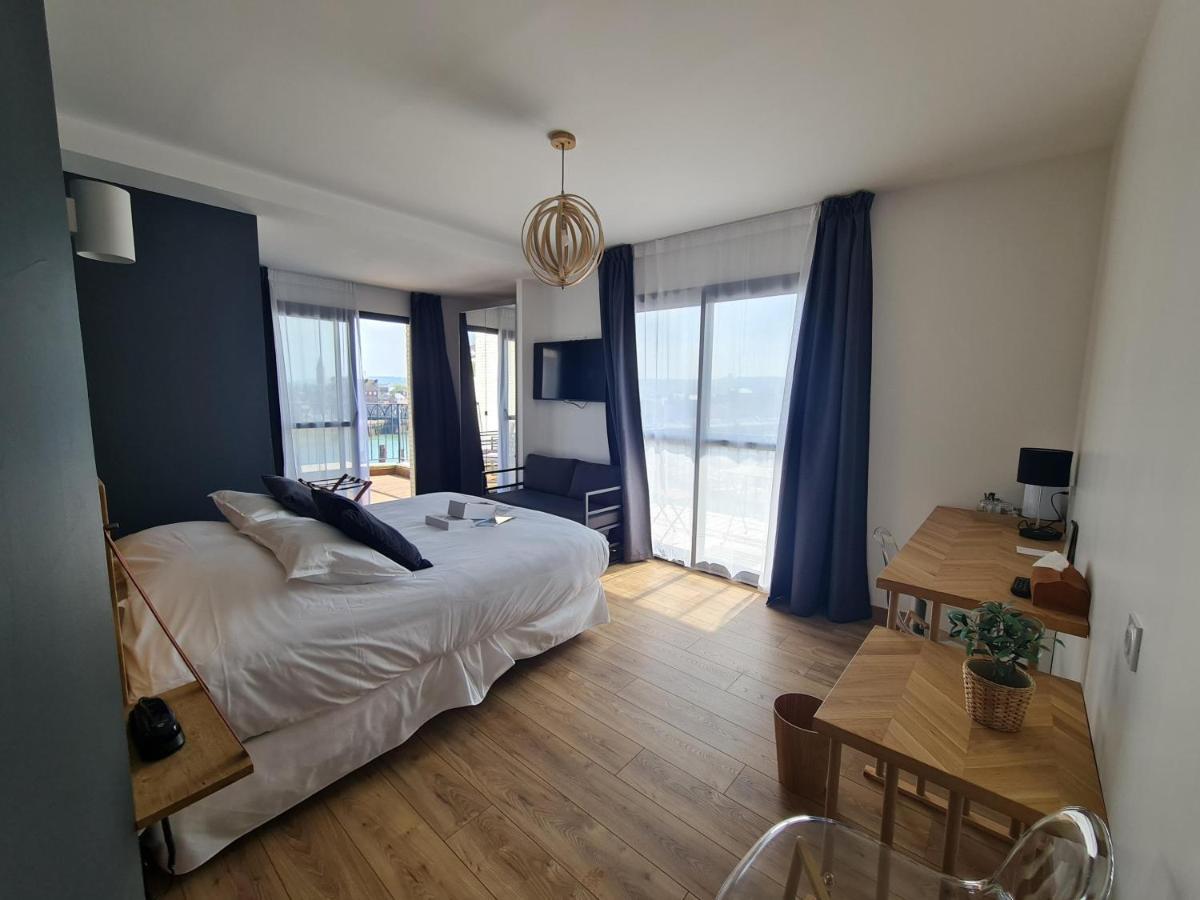 Deluxe tweepersoonskamer met balkon en uitzicht op zee